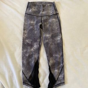 Lululemon grey and white cropped leggings